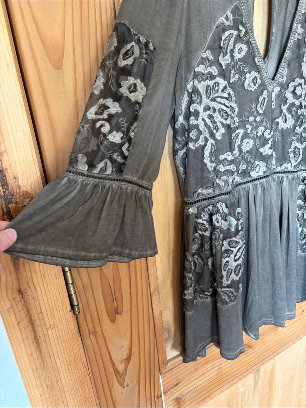 ๐ POL Olive Green Lace Accent Tunic Top - Picture 5 of 16
